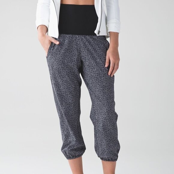 Lululemon Om Pant-Black Floral Lightweight High Waisted Joggers-Maternity- Size2 - Picture 2 of 14